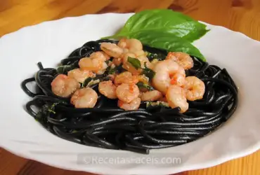 receita facil de esparguete negro (nero) com camarão
