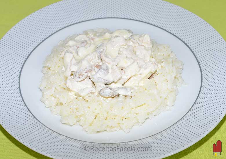 Receita fácil de strogonoff de peru