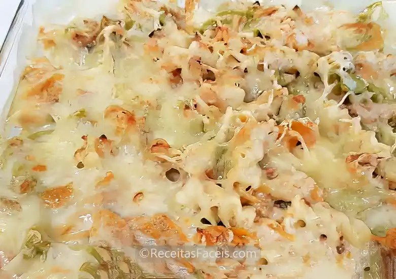 receita fácil de Massa com Atum Gratinada
