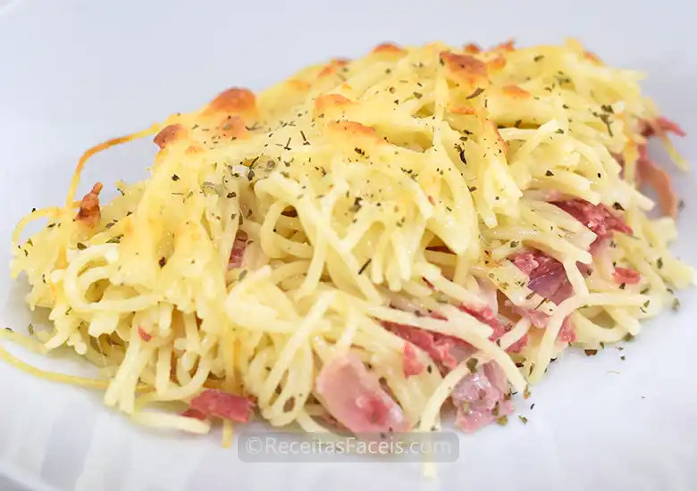 receita de massa com salame no forno