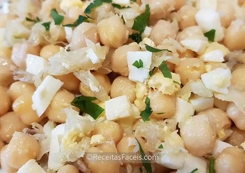 Receita fácil de Salada de Bacalhau com Grão