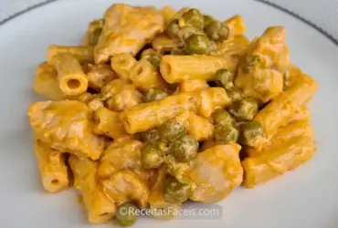 receita fácil de macarrão com peru e ervilhas